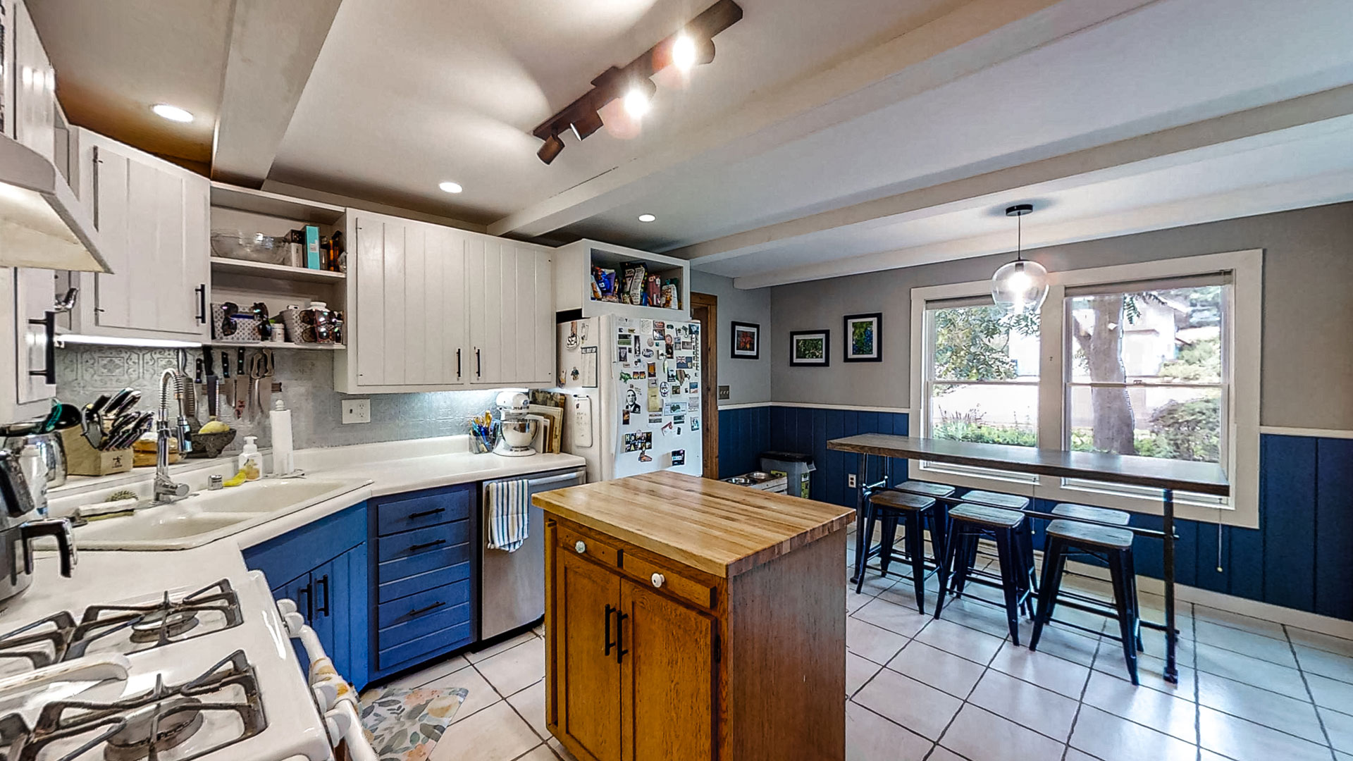 2865 Old Creek Kitchen 2
