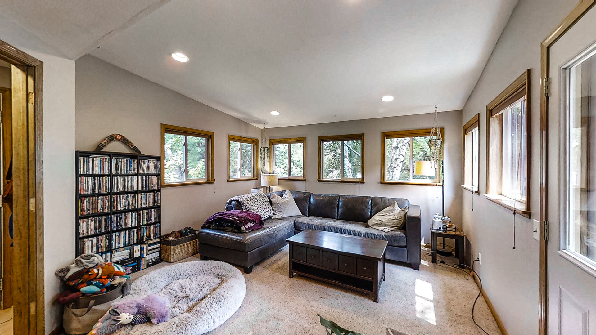2865 Old Creek Sitting Room
