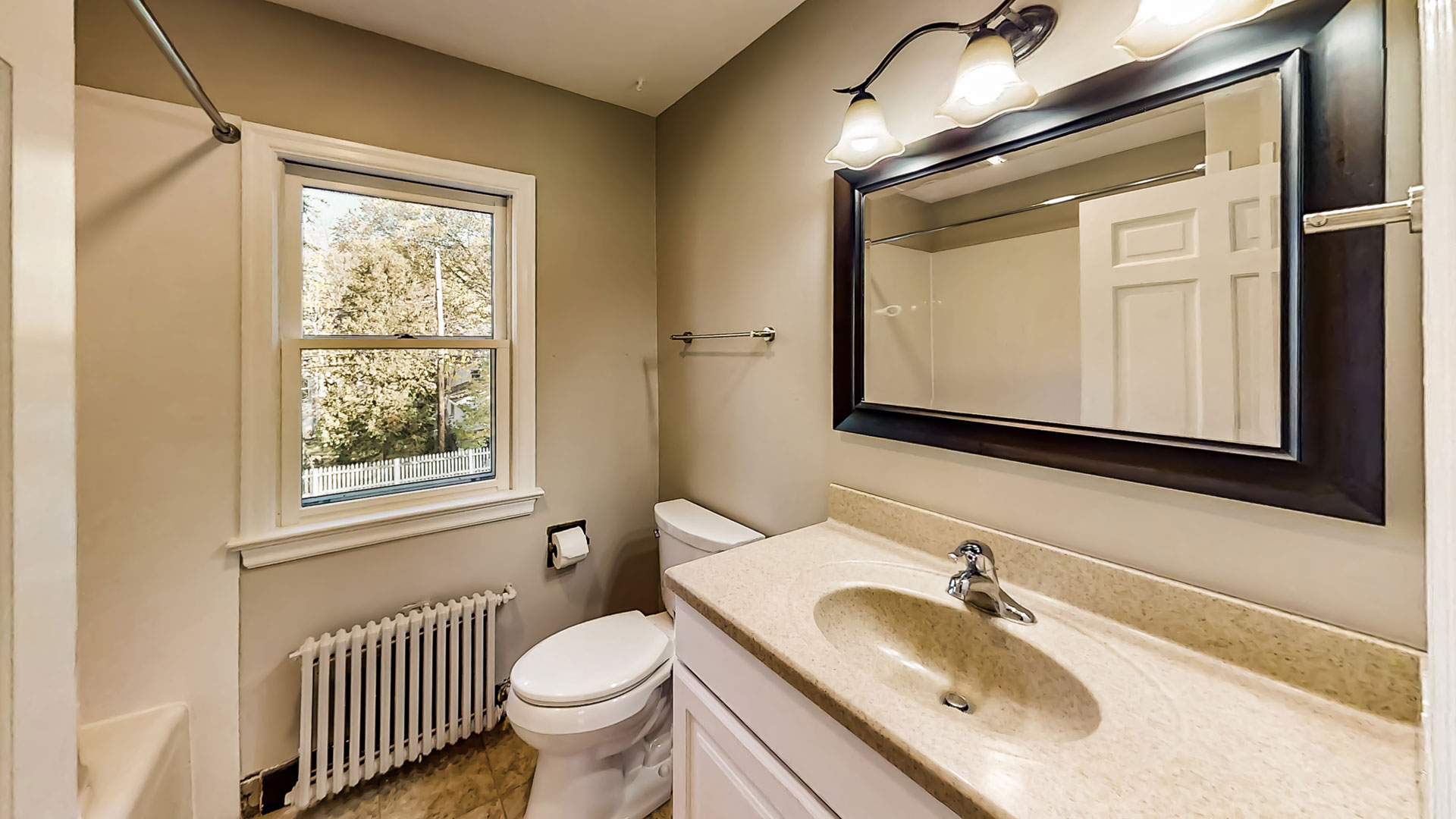 625 N Blackhawk #1 Bathroom