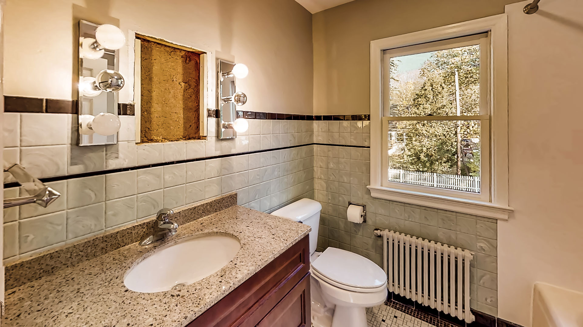 625 N Blackhawk #2 Bathroom