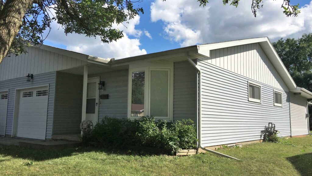 6703 Elmwood Front of House