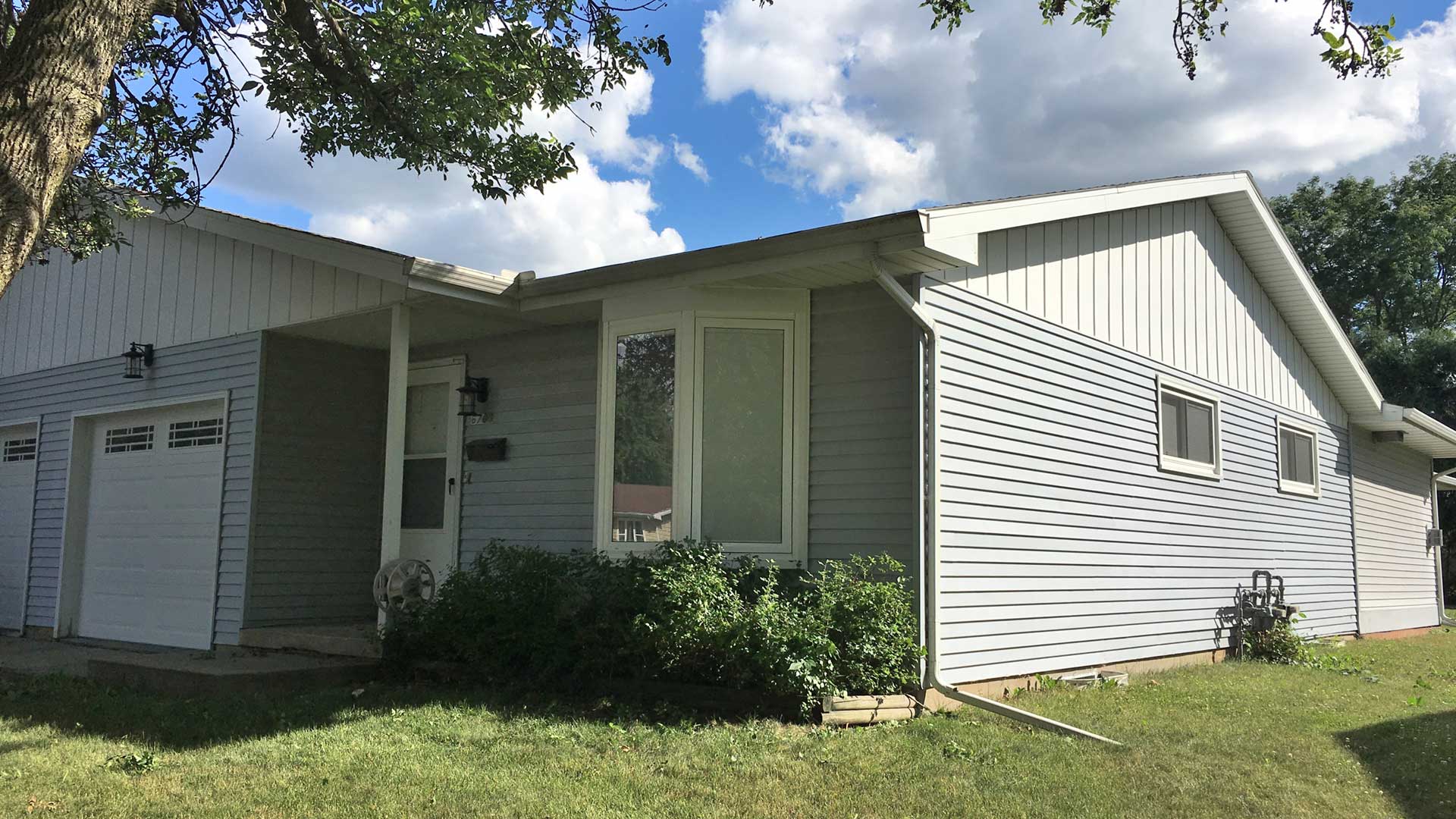 6703 Elmwood Front of House